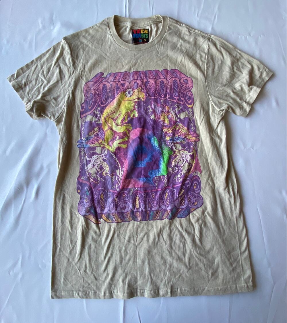 Teen Hearts Poisonous Frog Psychedelic Graphic Tee Tan Sz M NWOT